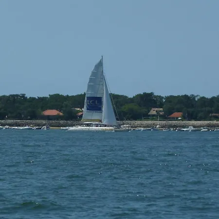 With View Of Bay Appartement *